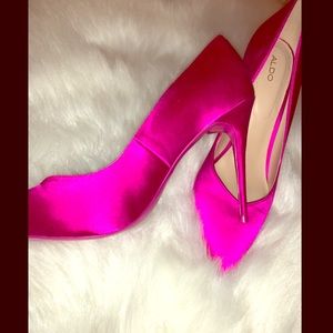 Pink Satin Aldo pumps 💕